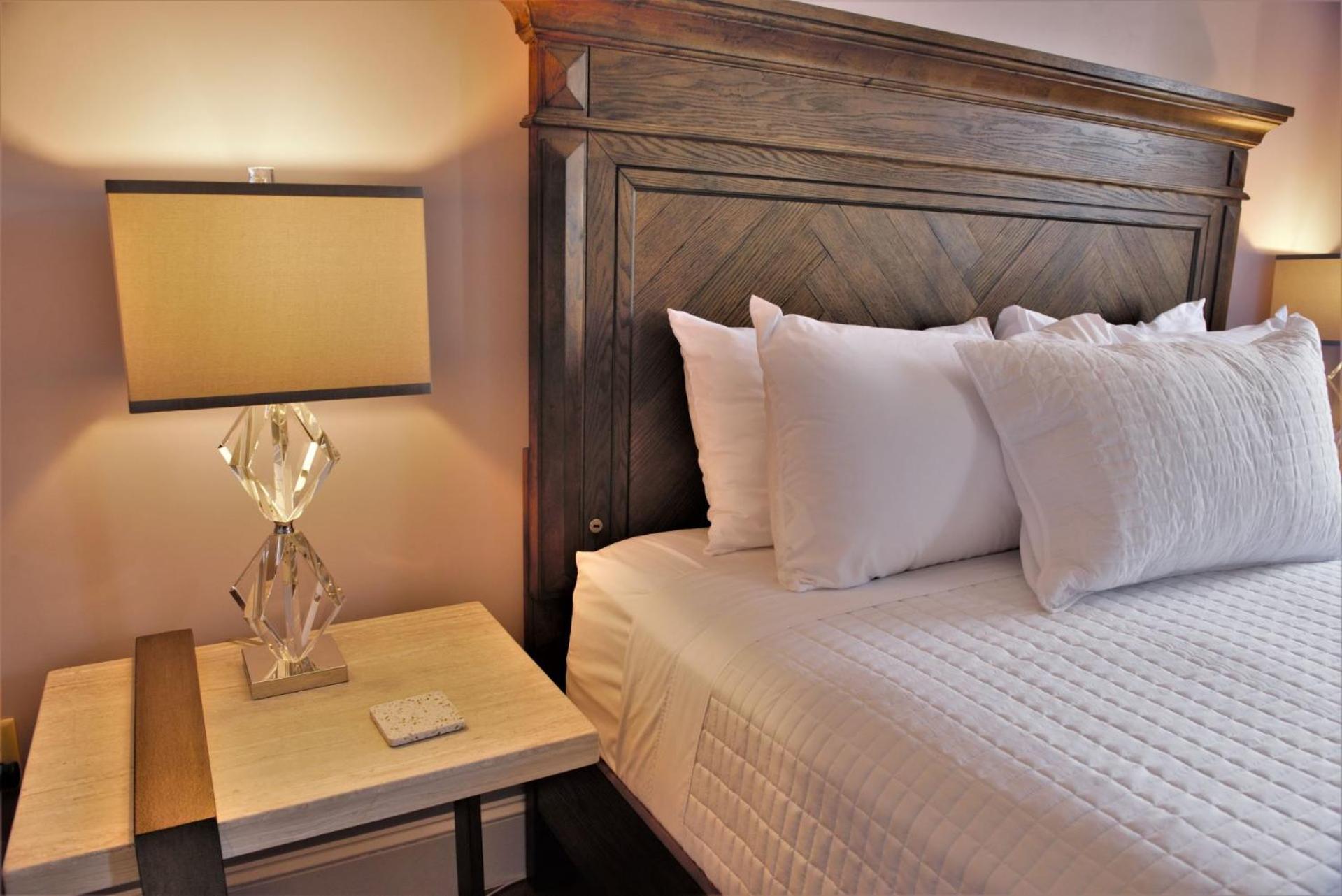 The Manor On Front Bed & Breakfast Harrisburg Room photo