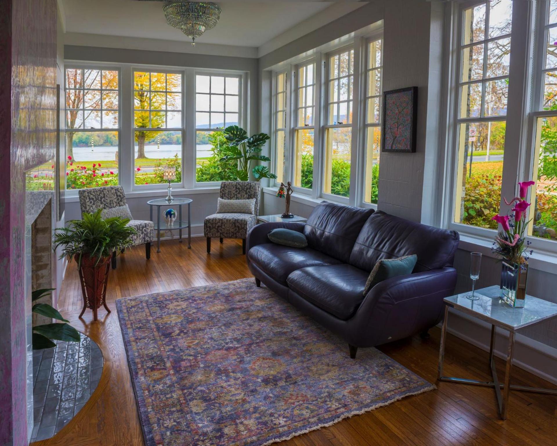 The Manor On Front Bed & Breakfast Harrisburg Room photo